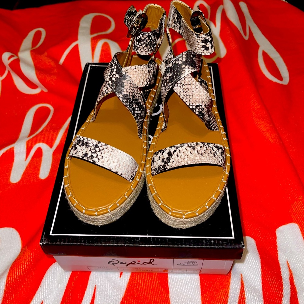 Women’s shoes